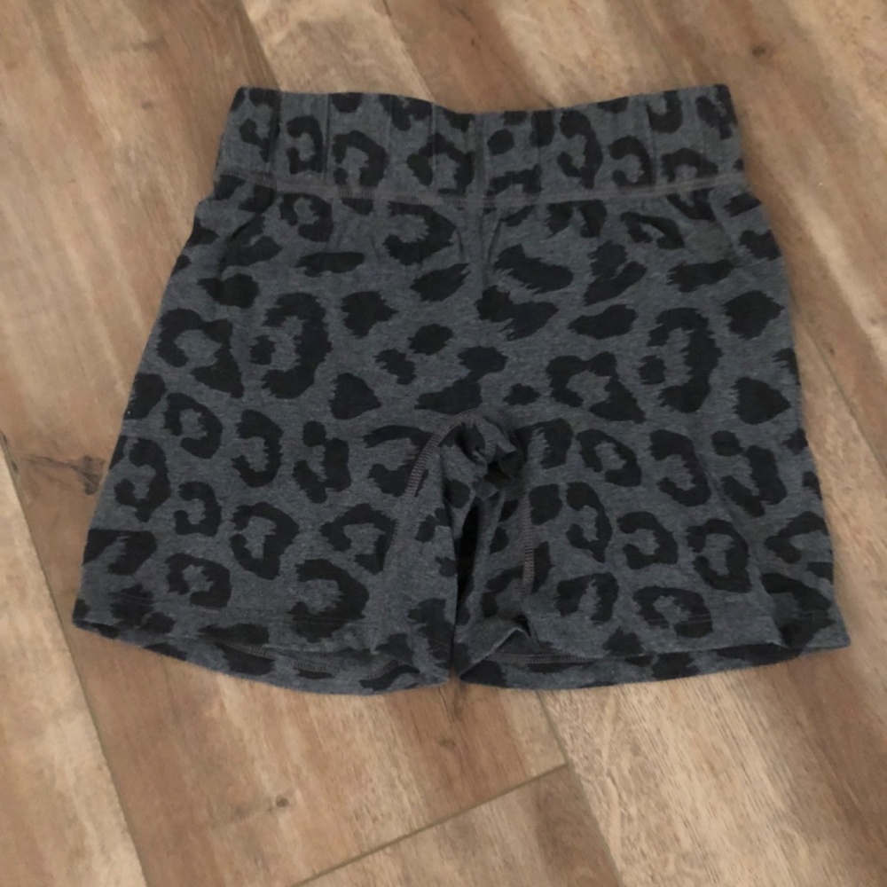 Leopard print shorts - Picture 2 of 3